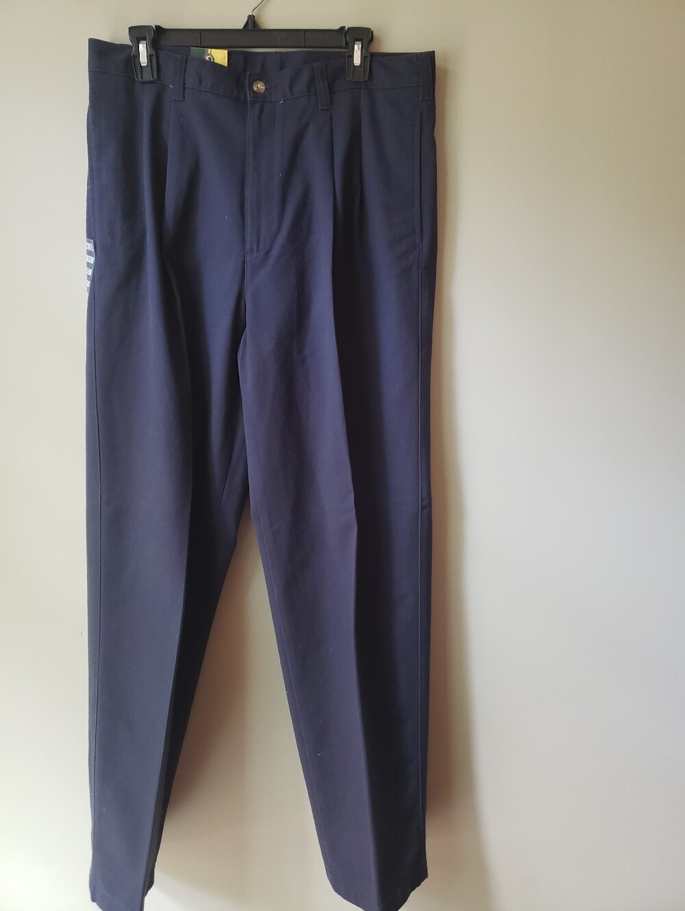 NWT Duck Head Pleated Khakis Relaxed Fit Wrinkle Free Navy 33 X 32